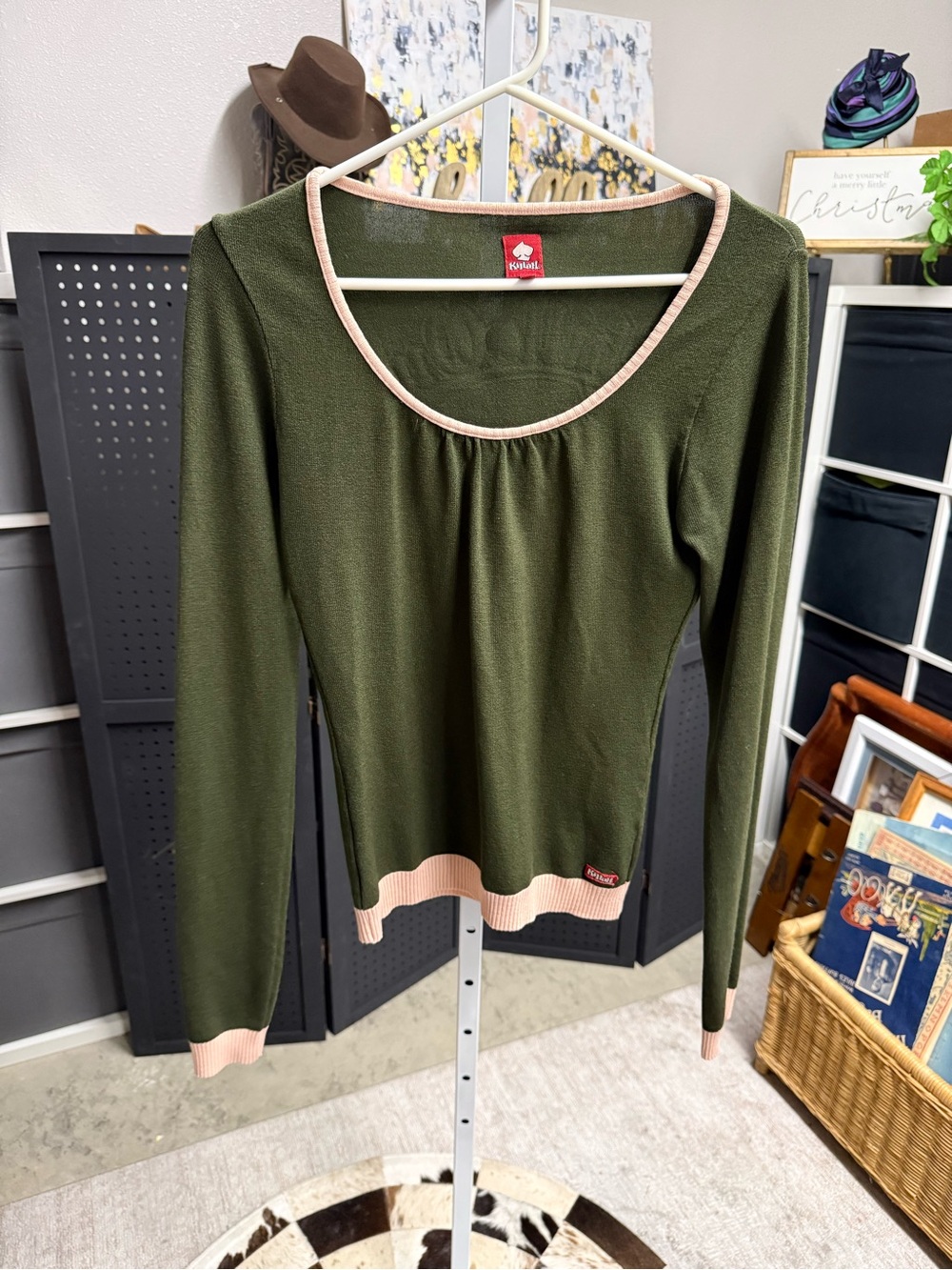 Killah Y2K Olive Green Long-Sleeve Scoop Neck Top with Pink Trim Skater Vintage